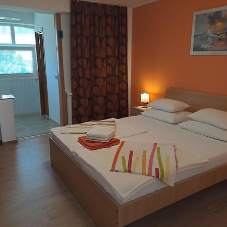 Studio Apartments Maslinik 크르크 외부 사진