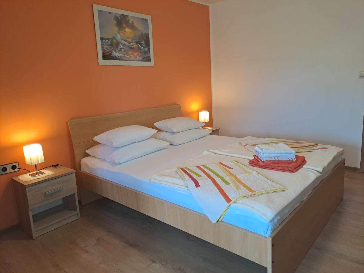 Studio Apartments Maslinik 크르크 외부 사진