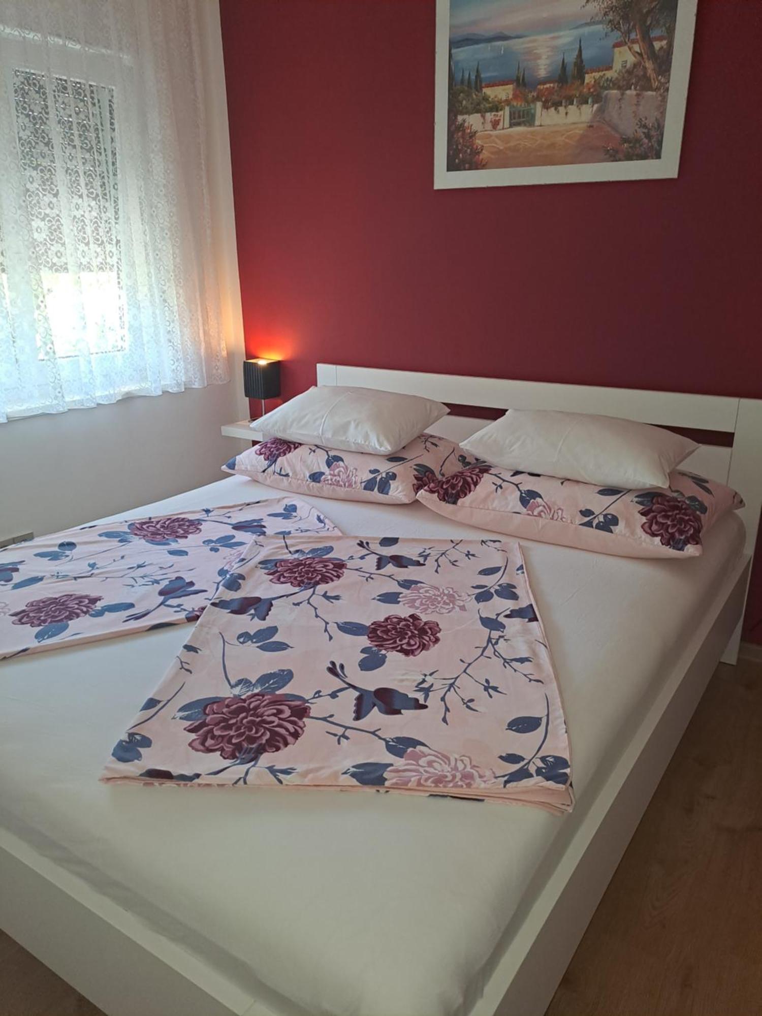 Studio Apartments Maslinik 크르크 외부 사진