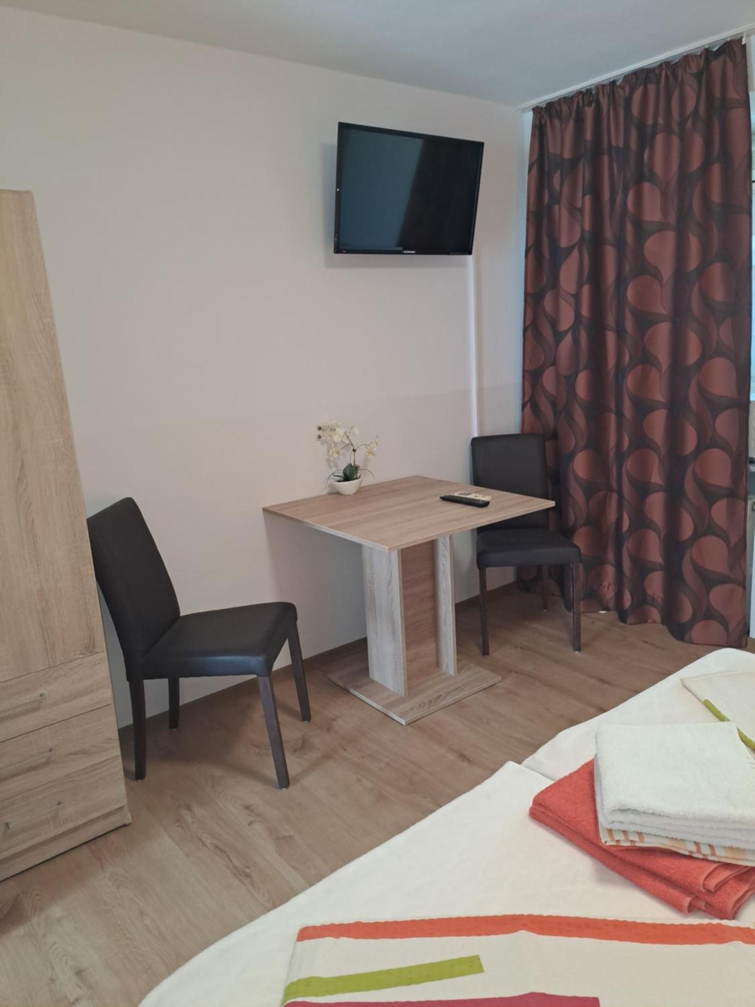 Studio Apartments Maslinik 크르크 외부 사진