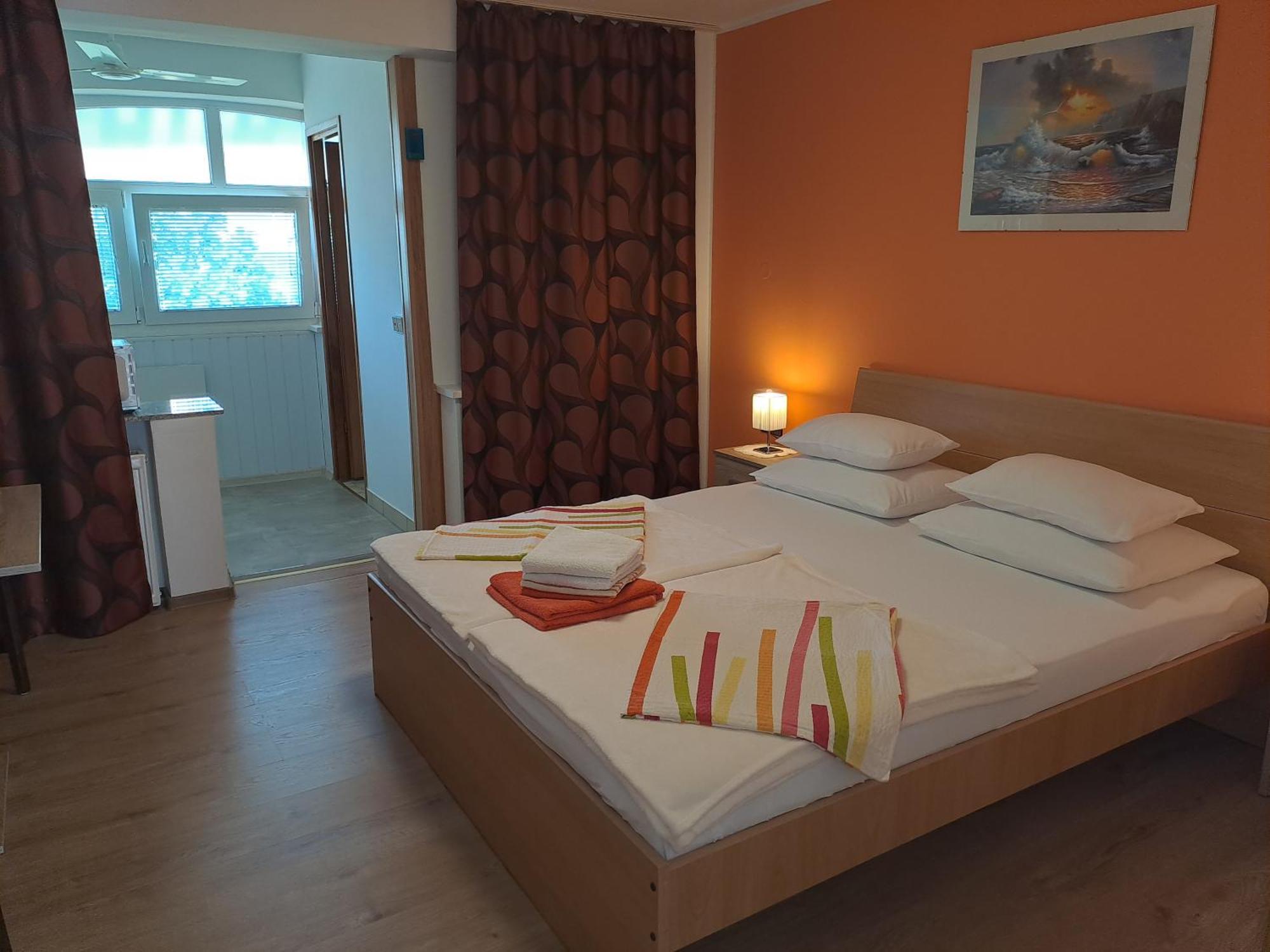 Studio Apartments Maslinik 크르크 외부 사진
